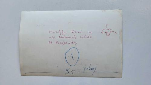 NEBAHAT ÇEHRE'NİN ORİJİNAL FOTOĞRAFI - 18 x 12 cm EBADINDA - NEBAHAT ÇEHRE ve MUZAFFER DEMİR AYNI KAREDELER
