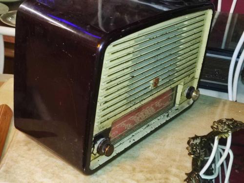 20292-ANTİKA PHILIPS BAKALİT KASA LAMBALI RADYO
