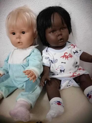 2 ADET BERJUSA DAMGALI ET BEBEKLER, SARI SAÇLI VE KARA BEBEK ERKEK CİNSİYETLİ EĞİTİCİ OYUNCAK BEBEK BOY 45 CM