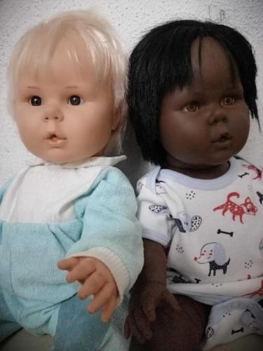 2 ADET BERJUSA DAMGALI ET BEBEKLER, SARI SAÇLI VE KARA BEBEK ERKEK CİNSİYETLİ EĞİTİCİ OYUNCAK BEBEK BOY 45 CM
