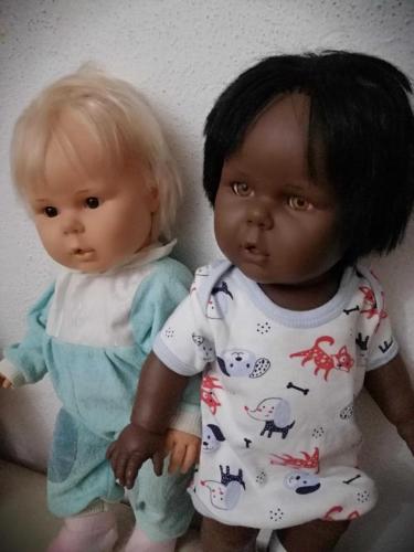 2 ADET BERJUSA DAMGALI ET BEBEKLER, SARI SAÇLI VE KARA BEBEK ERKEK CİNSİYETLİ EĞİTİCİ OYUNCAK BEBEK BOY 45 CM