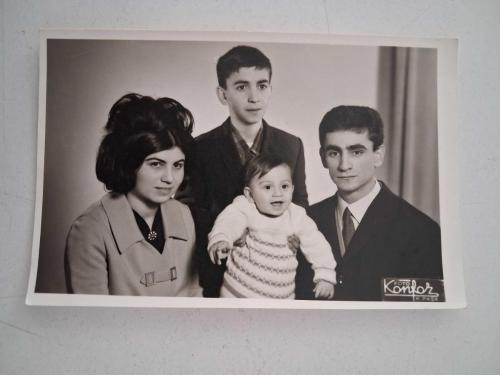 FOTO KONFOR, KEMALPAŞA / 1968 Yılı, Siyah Beyaz, Aile Fotoğrafı - 13.5/8.5 cm.