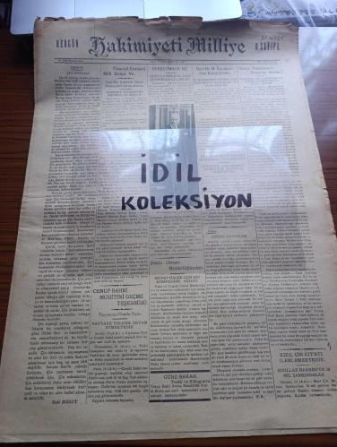 Hakimiyeti Milliye Gazetesi - Turkish Newspaper - 17 Kanunuevvel (Aralık) 1929 - gündelik Çin ihtilali yazan Zeki Mesut Başmakale - Reisicumhur Mustafa Kemal Atatürk Dün Ankara'ya geldiler fotoğraf - Gazi hazretleri M. Karahan'ı kabul ettiler - dostça tezahürlerin Rusya'da akisleri - çekirge mücadelesi Kongresi toplanıyor - Posta umum müdürlüğünden  müfettişler için bir konferans açıldı - yerli malları kullanmak için Ankara Ticaret odası ne yapacak - 1,5 kilo kokain yakalandı - Yaldız yazan Aka Gündüz Yazı Dizisi - Darülfünunda divan kürsülerinin adedini tesbit etti - Ticaret odası katibi umumisi Vehbi Bey işe başladı - Temmuz 14 yazan Emil Ludvig Yazı Dizisi - eski ve yeni dünyada sosyete alemleri yazan Emil Ludwig - halk sayfası - karikatür - Hakimiyeti Milliye'nin bulmacaları - Ekeneklerde şiir yazan özüköy - İtalya başvekili Sinyor Mussolini'nin Yedi Senelik idaresi fotoğraflar - Olimpiyat Flöre şampiyonu Helene Mayer - Gazi Mustafa Kemal Atatürk ahimesut'ta fotoğraf