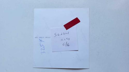 SELÇUK URAL'IN ORİJİNAL FOTOĞRAFI - 12,5 x 12 cm EBADINDA - SELÇUK URAL, KADRAJA POZ VERİRKEN ÇEKİLMİŞ BİR KARE