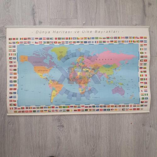Dünya Haritası ve Ülke Bayrakları