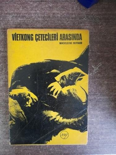 Vietkong Çetecileri Arasında