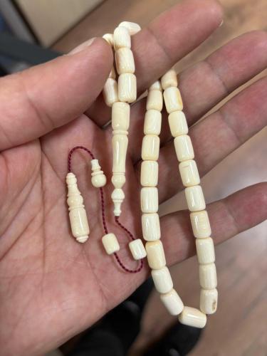 Orjinal Mahmut dişi fosilden yapılma obje fotoğrafını ekledim Mahmut  dişi fosil tespih gönderirim antika 23. 50 gram işçilik bana aittir.