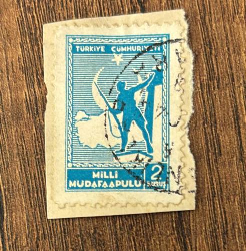 Türk Pulu - Turkish Stamp - Mektup Zarfından Kesilmiş / Postadan Geçmiş Pul Filateli - DAMGALI - MİLLİ MÜDAFAA TEMALI PUL, 2 KURUŞ - Türkiye Cumhuriyeti - NOSTALJİK DOĞUM GÜNÜ HEDİYESİ
