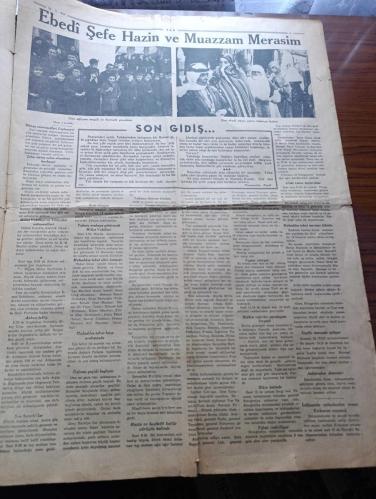 Tan Gazetesi - Turkish Newspaper - 22 İkinciteşrin (Kasım) 1938 - Atamız ebedi medfeninde - ulu önder Atatürk'ün cenazesi Ankara'da görülmemiş muazzam merasimle kaldırıldı - Reisicumhur İsmet İnönü tarihi bir beyanname neşretti - Atatürk'ün Mukaddes tabutunu hıçkıra hıçkıra götüren mebuslar Fotoğrafı - İsmet İnönü diyor ki milletimizin fedakar hadimi eşsiz Atatürk millet sana minnettardır - İstanbul dün Şefin Aziz hatırası önünde tek kalp halinde ağladı Fotoğrafı - gidiyor şiiri yazan Orhan Seyfi Orhon - onu ebediyete yolculamaya gelen kıymetli çocukları ve Sakarya kızları Fotoğrafı - değmez bu dünya yazan Burhan Felek - Atatürk'ü Dünya böyle gördü fotoğraflar - Atatürk için yazılan şiirler -  Atatürk'ün cenaze merasimi yarından itibaren Melek sinemasında - Ankara'daki merasimden hazin levhalar fotoğraflar - İngiliz mareşali Atatürk'ün cenazesi için geliyor - Atam gitti şiiri yazan Hikmet Turhan Dağlıoğlu - Batan mavi güneş şiiri yazan H.Nadir Kızılok -10 Kasım 1938
