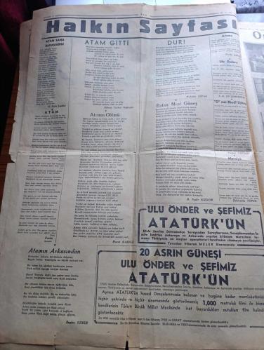 Tan Gazetesi - Turkish Newspaper - 22 İkinciteşrin (Kasım) 1938 - Atamız ebedi medfeninde - ulu önder Atatürk'ün cenazesi Ankara'da görülmemiş muazzam merasimle kaldırıldı - Reisicumhur İsmet İnönü tarihi bir beyanname neşretti - Atatürk'ün Mukaddes tabutunu hıçkıra hıçkıra götüren mebuslar Fotoğrafı - İsmet İnönü diyor ki milletimizin fedakar hadimi eşsiz Atatürk millet sana minnettardır - İstanbul dün Şefin Aziz hatırası önünde tek kalp halinde ağladı Fotoğrafı - gidiyor şiiri yazan Orhan Seyfi Orhon - onu ebediyete yolculamaya gelen kıymetli çocukları ve Sakarya kızları Fotoğrafı - değmez bu dünya yazan Burhan Felek - Atatürk'ü Dünya böyle gördü fotoğraflar - Atatürk için yazılan şiirler -  Atatürk'ün cenaze merasimi yarından itibaren Melek sinemasında - Ankara'daki merasimden hazin levhalar fotoğraflar - İngiliz mareşali Atatürk'ün cenazesi için geliyor - Atam gitti şiiri yazan Hikmet Turhan Dağlıoğlu - Batan mavi güneş şiiri yazan H.Nadir Kızılok -10 Kasım 1938