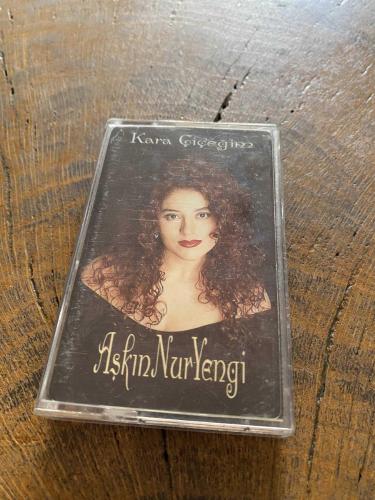 AŞKIN NUR YENGİ - KARA ÇİÇEĞİM - KASET