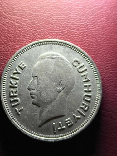 1940 Gümüş İnönü 1 Lira orjinaldir.