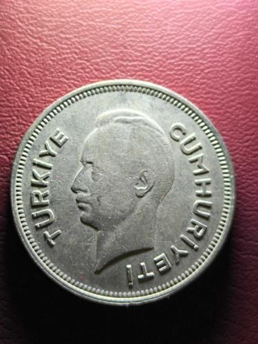 1940 Gümüş İnönü 1 Lira orjinaldir.