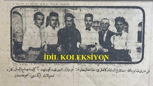 Osmanlıca Yeni Şark Gazetesi, Orijinal Dönem Basım, (Ottoman Newspaper) - 8 Temmuz 1922 - Sayı: 277 - Hicri: 12 Zilkade 1340 - Rumi: 8 Temmuz 1338 - Yunan Hükümeti Fevkalade Galeyan ve Heyecan İçinde Bulunan Halkı Teskine Uğraşıyor - Almanya'da Museviler Aleyhine Cereyanlar - Almanların Münevver Tabakası Mekülat ve Meşrubattan Başka Bir Şey Düşünmüyor. Bu Hal, Harp Zenginlerinin Rezilane Sefaheti ile Bariz Bir Tezat Teşkil Etmektedir. Efkar-ı Umumiye Rus Yahudileri ile Alman Yahudilerinin Birleşip Fransa'ya Karşı Yeni Bir Cihan Harbi Hazırladıklarına Kani Bulunmaktadır - Fransa Meclisinde Harp Mesuliyeti Müzakeresi: Komünist Mebusların Müphem İthamları ve Mösyö Poincaré'nin Siyaseti - Eski Alman Hanedan Saltanatları Memleketten Nasıl Tebit Edilmek İsteniyor? - Darüşşafakalıların Dünkü Muvaffakıyeti - Seyr-i Sefainin Bitmez, Tükenmez Seyyiatından