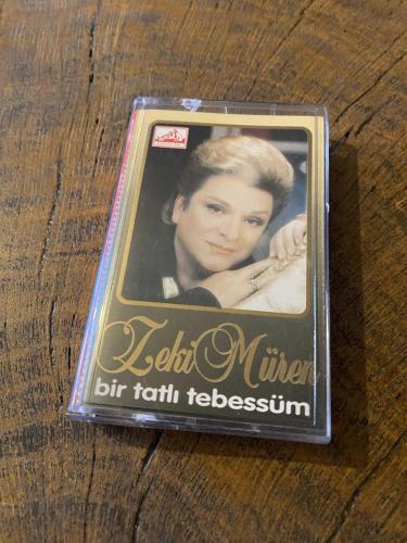 ZEKİ MÜREN - BİR TATLI TEBESSÜM - KASET
