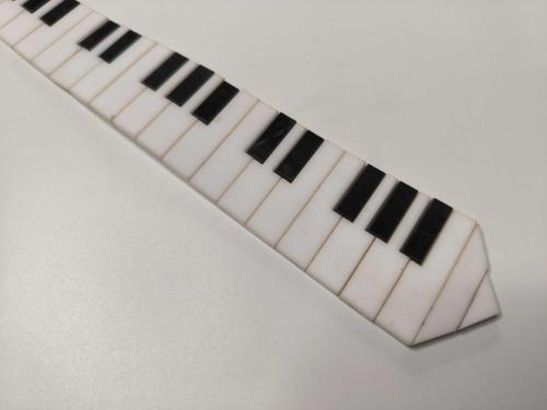 Piyano Şeklinde Kravat - Eskilerden Plastik Kravat - Parti Temalı Kravat - Erkek Hediye