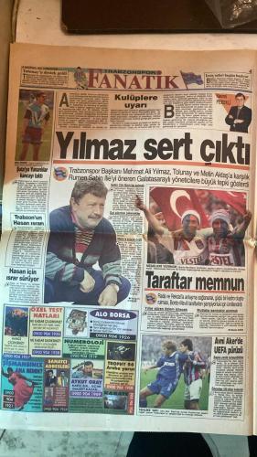 FANATİK SPOR GAZETESİ - TURKISH NEWSPAPER - DOĞUM GÜNÜ HEDİYESİ  - EKSİKSİZ TAM TAKIM GAZETE - 14 HAZİRAN 1997 CUMARTESİ - SAYI: 572 - CEM UZAN - GIANLUCA VIALLI - ADNAN SEZGİN - TOLUNAY - ŞOTA - ALPAY - OTTO BARİÇ - ALİ ŞEN - VLAOVIC - NAİM SÜLEYMANOĞLU - MUSTAFA DENİZLİ - SERGEN - RASİM KARA - GORDON MILNE - POPESCU - MEHMET SCHOLL - FARUK SÜREN - CELAL DOĞAN - OSMAN KOLSÜZ - SUAT - VEDAT - BU VATAN HEPİMİZİN - GERÇEK SPOR GAZETESİ - FANATİK - UZAN VIALLI'YE TAKTI - TOLUNAY, ŞOTA VE ALPAY DA SIRADA - FENER'İN GOLCÜSÜ VLAOVIC - BAYAN HENTBOLCULAR İSPANYA'YI FETHETTİ - AKDENİZ OYUNLARI GÖRKEMLİ AÇILIŞ - SERGEN TANIŞTI VE TATİLE ÇIKTI - MİLNE İMZALIYOR - GALATASARAY POPESCU'YA SEVDALI - ALPAY'DAN U DÖNÜŞÜ - BONSUZ TRANSFERLER - BONSUZLAR BİZİ ZORLUYOR - POPESCU UMUDU - GALATASARAY VEDAT'I ÇAĞIRDI - MEHMET'E KİRALIK FORMÜLÜ - HER MEVKİYE TRANSFER - SUAT: TESLİM OLMAK YOK - GALATASARAY - FENERBAHÇE - BEŞİKTAŞ - TRABZONSPOR - KOCAELİSPOR - ADANASPOR - ŞEKERSPOR - MAÇ: TÜRKİYE - HIRVATİSTAN