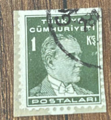 Türk Pulu - Turkish Stamp - Mektup Zarfından Kesilmiş / Postadan Geçmiş Pul Filateli -  DAMGALI - ATATÜRK TEMALI PUL, 1 KURUŞ - Türkiye Cumhuriyeti - NOSTALJİK DOĞUM GÜNÜ HEDİYESİ