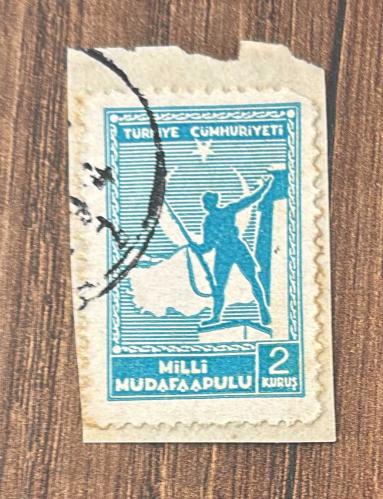 Türk Pulu - Turkish Stamp - Mektup Zarfından Kesilmiş / Postadan Geçmiş Pul Filateli - DAMGALI - MİLLİ MÜDAFAA TEMALI PUL, 2 KURUŞ - Türkiye Cumhuriyeti - NOSTALJİK DOĞUM GÜNÜ HEDİYESİ