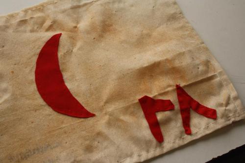 EL DİKİMİ  HİLAL-İ AHMER SANCAK  ARKASI MÜHÜRLÜ KOLLEKSİYON  NADİR KOLEKSİYONLUK