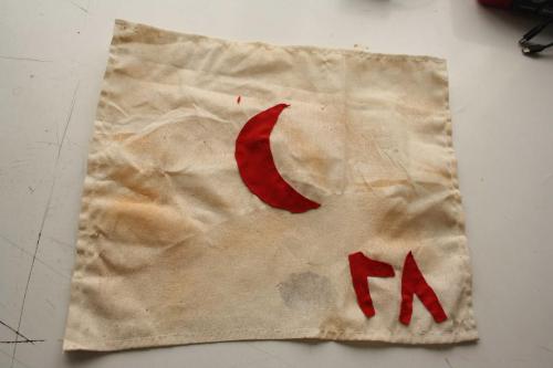 EL DİKİMİ  HİLAL-İ AHMER SANCAK  ARKASI MÜHÜRLÜ KOLLEKSİYON  NADİR KOLEKSİYONLUK