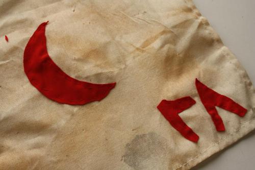 EL DİKİMİ  HİLAL-İ AHMER SANCAK  ARKASI MÜHÜRLÜ KOLLEKSİYON  NADİR KOLEKSİYONLUK