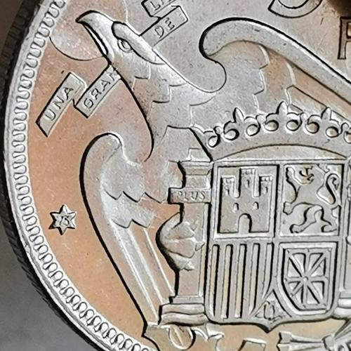 İSPANYA 1957   5  PESETAS  Yıldız'ın içinde 75 (1975)
