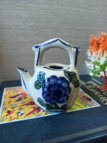 porselen mini çaydanlık ''kapağı yoktur''& 8.5 cm