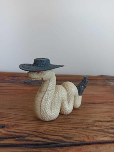 vintage ''Rango Çıngıraklı Jake (Rattlesnake Jake)orijinal figür oyuncak & 12 cm