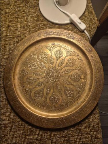 Osmanlı / Orta Doğu esintili vintage pirinç tepsi/sunumluk ve duvar için