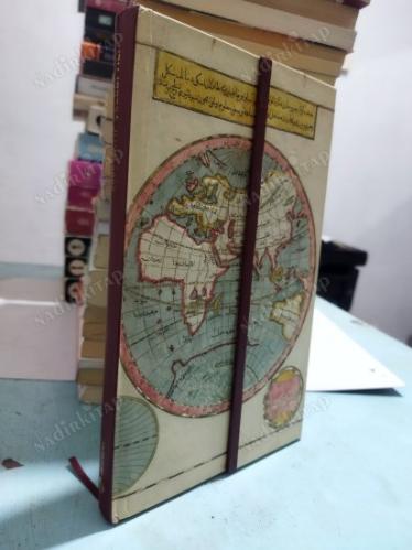 2009 KATİP ÇELEBİ YILI ( 2009 THE YEAR OF KATİP ÇELEBİ ) DEFTER - KABARTMALI BASKI - MIKNATISLI CİLT / PRESTİJ BASKI