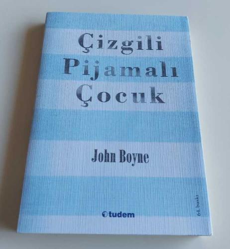 Çizgili Pijamalı Çocuk