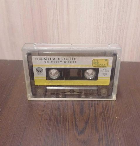 KASET -  Dire Straits - On Every Street (Kartoneti Yok)