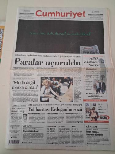 CUMHURİYET GAZETESİ 9 Nisan 2006 Pazar ( BEŞİKTAŞ MALATYA'YI ATEŞE ATTI / PARALAR KİT'LERE GİTTİ / EVRİM TEORİSİ KANITLANDI )