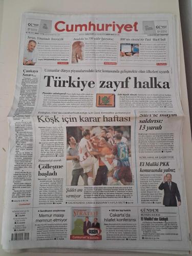 CUMHURİYET GAZETESİ 13 Ağustos 2007 Pazartesi ( FUTBOLUMUZUN YÜZÜ KIZARDI / CAKARTA'DA HİLAFET KONFERANSI / KÖŞK: KARAR HAFTASI )