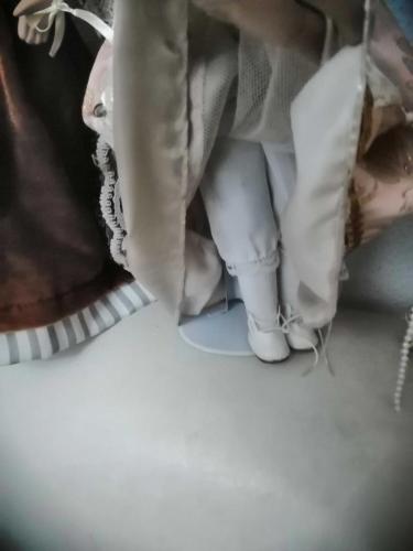 . MATMAZEL KONTES BEBEK YEŞİL GÖZLÜ KIZIL SAÇLI ŞAPKALI ÇOK GÜZEL KUSURSUZ BOY 46 CM STANDLI