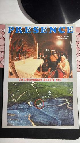 PRESENCE - ANNEE 21 NO:08 OCTOBRE 2006 - TÜRKİYE'DEKİ KATOLİK KİLİSESİ'NİN AYLIK KÜLTÜR VE HABER DERGİSİ... GENEL OLARAK FRANSIZCA FAKAT BAZEN İTALYANCA VE TÜRKÇE YAZILAR BARINDIRABİLİYOR...