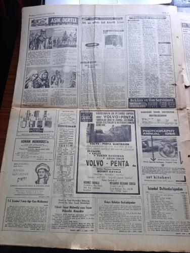 Halka ve Olaylara Tercüman Gazetesi - Turkish Newspaper - 10 Kasım 1966 - Atatürk 28. Defa gönüllerde yaşayacak - İstanbul'da Atatürk'ü anma törenleri - sevgilisiyle kavga eden Cahide Sonku kayboldu - manisa'daki kanlı otobüs soygunluğunun hamal terzi ve işsiz 3 faili Fotoğrafı - 4 bin iktisatlı da boykota başlıyor - Miraç kandili gecesi Amin'le doldu - Türk subayı çanta kaybedince NATO planları değişti - Rusya'nın Kıbrıs için görüşünü açıklamasını istedik - Adalet Partisi gençliği yazan Kadircan Kaflı - Beyaz Balina Moby Dick - Atatürk'ün eşi Latife hanım'la çektirdiği bir fotoğrafı - Atatürk ve köylü çocuğu fotoğraf - Atatürk Latife hanım ve silah arkadaşlarının bir kısmıyla fotoğraf - Atatürk ve Mehmetçik - İstanbul'da sinema tiyatro programı - İrlanda maçı öncesi milli takımımız kampa girdi  - Fenerbahçe Galatasaray maçı hazırlıkları Fotoğrafı - Gündüz Kılıç Metin Oktay Turgay Şeren ve Bahri'yi kamp kadrosundan çıkarttı - Devlet bakanı Kamil Ocak görüşü - 10 Kasım 1938
