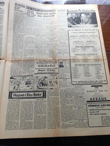 Yeni Sabah Gazetesi - Turkish Newspaper - 5 Kasım 1953 - 10 Kasım'da anıtkabire nakledilecek olan  Atatürk'ün aziz naaşı dün katafalka kondu fotoğraf - Atatürk'ün hemşireleri Makbule Atadan'ın tabuta kapanarak ağlayışı Fotoğrafı - Malatya davası devam ediyor Necip Fazıl Kısakürek duruşmada dedi ki - Zeyrek Kilise camiinde meydana çıkan mozaiklerin bir Fransız turist tarafından resimleri çiziliyor Fotoğrafı - İspanya birleşik Amerika anlaşması hakkında Franco'nun beyanatı - Adnan Menderes Isparta Demokrat Parti kongresi'ne gitmedi - İstanbulspor Vefa'yı 4 2 mağlup etti fotoğraf - Atatürk'ün Aziz naaşının katafalka konulması dolayısıyla tutulan zaptı Nuri Yamut imzalarken Fotoğrafı - Çifte kavrulmuş filmi Taksim sinemasında - 21 yaşındaki Patricia Webb fotoğraf - Jean Hylton Arthur Ronk kumpanyasının en güzide yıldızlarından biridir Fotoğrafı - Ayten Çankaya Puro tuvalet sabunu kullanıyor - Ratip Tahir siyasi karikatür - İstanbul Ankara İzmir radyosu programı - 10 Kasım 1938