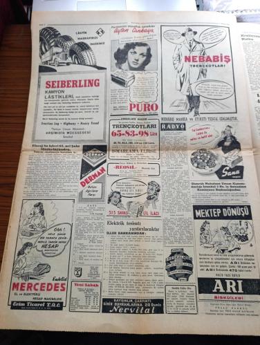 Yeni Sabah Gazetesi - Turkish Newspaper - 5 Kasım 1953 - 10 Kasım'da anıtkabire nakledilecek olan  Atatürk'ün aziz naaşı dün katafalka kondu fotoğraf - Atatürk'ün hemşireleri Makbule Atadan'ın tabuta kapanarak ağlayışı Fotoğrafı - Malatya davası devam ediyor Necip Fazıl Kısakürek duruşmada dedi ki - Zeyrek Kilise camiinde meydana çıkan mozaiklerin bir Fransız turist tarafından resimleri çiziliyor Fotoğrafı - İspanya birleşik Amerika anlaşması hakkında Franco'nun beyanatı - Adnan Menderes Isparta Demokrat Parti kongresi'ne gitmedi - İstanbulspor Vefa'yı 4 2 mağlup etti fotoğraf - Atatürk'ün Aziz naaşının katafalka konulması dolayısıyla tutulan zaptı Nuri Yamut imzalarken Fotoğrafı - Çifte kavrulmuş filmi Taksim sinemasında - 21 yaşındaki Patricia Webb fotoğraf - Jean Hylton Arthur Ronk kumpanyasının en güzide yıldızlarından biridir Fotoğrafı - Ayten Çankaya Puro tuvalet sabunu kullanıyor - Ratip Tahir siyasi karikatür - İstanbul Ankara İzmir radyosu programı - 10 Kasım 1938