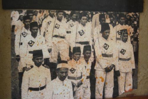 NADİR OSMANLI DÖNEMİ MİRASI: El Dikimi Ay Yıldız Yama ve Askerler (Aşırı Eski Çerçevesinde)