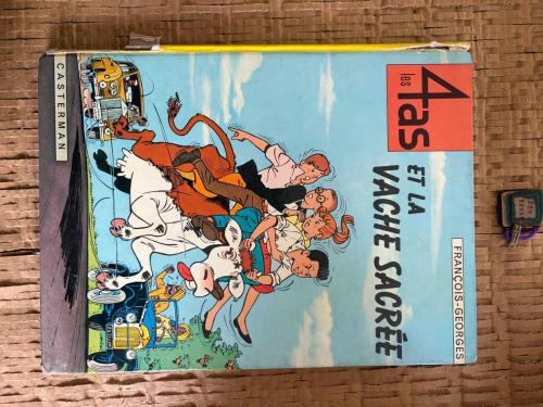 LES 4 AS ET LA VACHE SACREE