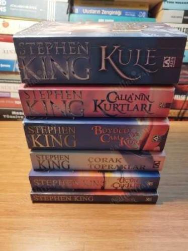 Kara Kule Serisi / Eski Baskı 6 Kitap (Silahşör - Üç'ün Çekilişi - Çorak Topraklar - Büyücü ve Cam Küre - Calla Nın Kurtları - Kule)