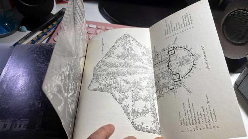 NYMPHENBURG - PALACE PARK PAVILIONS - OFFICAL GUIDE - ENGLISH EDITION - REVISED BY GERHARD HOJER AND ELMAR D. SCHMID - BAYERISCHE VERWALTUNG DER STAATLICHEN SCHLÖSSER 1974 - FOTOĞRAFLAR VE HARİTA MEVCUTTUR...