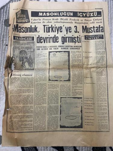 YENİ İSTANBUL GAZETESİ - DOĞUM GÜNÜ HEDİYESİ (TURKISH NEWSPAPPER) - 24 EKİM 1967 - SADECE DÖRT SAYFADIR -Ahmet Emin Yalman-Fahrettin Kerim Gökay-Nadir Nadi-Zühtü Velibeşe-Fark Komili-Kenan Kuyucak-Mustafa Santur-Ahmet Emin Yalman-Muhlis Tuzlacı-Suat Arpad-Salomon Bicarano-Tulu Baytin-Yıldırım Kılıç-Baha Kösebay-Güngör Tezel-Nazım Düvenci-Orhan Tamiç-Mustafa Onur-Kerkük’te hadiseler-Yerli meşrubata yeni bir darbe daha indirildi-Maaşlara ayrılan yeri CHP’liler vermemek istiyor-Bir eşek fezada tur atacak-Prusyalı 120 genç Ege’de tatil yapıyor-Masonluk çarkı dönüyor-Büyük Frederik ve Masonluk-Atatürk Masonluğu boşuna önlemedi-Bir belediye seçimi AP kazandı-Günaydın Ortaparmak-Milli Eğitim Nedir-Yıldırım hafiye-Teminat-Bravo Kaktüs-Bir daha gitmem-Harika papağan-Allah memleketi korusun-Aleyhime açılan dava beraatle son buldu-Zorlu’nun savunması İngiltere’ye statükonun muhafazasını teklif ettik-Yarın konferans ve getirdikleri-Masonluk Türkiye’ye ve 3 Mustafa devrinde girmişti-Masonların list