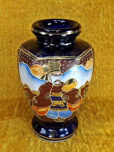 ANTİKA JAPON SATSUMA HAND PAINTED ALTIN YALDIZ DEKORLU, KOBALT PORSELEN  VAZO