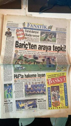 FANATİK SPOR GAZETESİ - TURKISH NEWSPAPER - DOĞUM GÜNÜ HEDİYESİ  - EKSİKSİZ TAM TAKIM GAZETE - 21 EKİM 1997 - SAYI: 701 - ÖZKAN SÜMER - VEFA KÜÇÜK - KEMAL ADAR - EROL DEMİRKOL - JOSEPH JARABINSKY - ORHAN KAYNAK - YALÇIN UYGUN - HAGİ - BÜLENT KORKMAZ - HE-MAN ÖZKAN: TRABZONSPOR AYAĞA KALKACAK - BAŞARININ ADRESİ DEĞİŞTİ - SÜMER İLK UYARIYI ALDI - DEVLER LİGİ’NDE SARI TEHLİKE - 24 MİLYARLIK BORNOZ - MICHAEL JORDAN FUTBOLDAN ANLAMIYOR - HASTAYDI HARİKAYDI HATALIYDI - AMAN FATİH DİKKAT ET - TÜRK FUTBOLUNUN GURURUDUR - UEFA’DAN KARTAL’A CEZA - ORHAN TOSHACK’A TEŞEKKÜR ETTİ - CİM BOM PRAG’DA PUSUDA - KAZANIRSAK BİZDEN KORKUN - JARABINSKI’DEN TERİM’E ÖZEL UYARI - TAKTİK ÇOK ÖNEMLİ - TERİM’DEN SARI KARTLILARA UYARI - FİLIPESCU SAHADA - POPESCU LİBERODA - TAMAM YA DA DEVAM - PRAG’I YENMEYE GELDİK - KİLİTLER HAGİ VE SIEGL - SPARTA PRAG FIRTINA GİBİ - GALATASARAY - BEŞİKTAŞ - FENERBAHÇE - TRABZONSPOR - ANKARAGÜCÜ - İSTANBULSPOR - BURSASPOR - KOCAELİSPOR - ÇANAKKALE DARDANELSPOR - GAZİANTEPSPOR - B