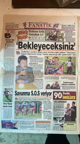 FANATİK SPOR GAZETESİ - TURKISH NEWSPAPER - DOĞUM GÜNÜ HEDİYESİ  - EKSİKSİZ TAM TAKIM GAZETE - 22 EKİM 1997 - SAYI: 702 - ORHAN YILDIRIM - EROL DEMİRKOL - AYKUT AKICI - YEMEN EKŞİOĞLU - VEFA KÜÇÜK - LENART JOHANNSON - ŞENES ERZİK - MEHMET ALİ YILMAZ - HAGİ - BÜLENT KORKMAZ - OKTAY - UCHE - TOSHACK - JINGBLAD - GALATASARAY VE BEŞİKTAŞ ŞAMPİYONLAR LİGİNDE - MÜTHİŞ İTTİFAK - RÜTBELER DEĞİŞİYOR - NEVIO SCALA ESKİ TAKIMINA KARŞI - KÖRFEZ TURA GİDİYOR - S.BÜKREŞ 1-0 BASTIA - UCHE PARREIRA’YI ÖVDÜ - TRABZONSPOR’DA TARAFTAR BÖLÜNDÜ - GALATASARAY’A KAPI GİBİ TAPU - ŞAMPİYONLAR PUAN SAVAŞINDA - POTADA İKİ ÜZÜNTÜ - ASLANSIN KARTALSIN - BEŞİKTAŞ GÖTEBORG - GALATASARAY SPARTA PRAG - GALATASARAY’DA ÜÇ PUAN YEMİNİ - SİFO MEHMET’E ÖZEL ÖNLEM - İNÖNÜ’DEKİ KAÇAKLAR - HAYDİ KARTALLAR - VURUN GÖTEBORG’U - OKTAY’SIN ATARSIN - RESTLEŞTİLER - DARISI 9’A - TOSHACK: GRUPTA BİRİNCİ OLACAĞIZ - JINGBLAD: RİSKE GİRERİZ KAZANIRIZ - GALATASARAY - BEŞİKTAŞ - FENERBAHÇE - TRABZONSPOR - ANKARAGÜCÜ - İSTANBULSPOR - BURS