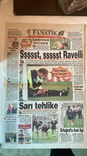 FANATİK SPOR GAZETESİ - TURKISH NEWSPAPER - DOĞUM GÜNÜ HEDİYESİ  - EKSİKSİZ TAM TAKIM GAZETE - 22 EKİM 1997 - SAYI: 702 - ORHAN YILDIRIM - EROL DEMİRKOL - AYKUT AKICI - YEMEN EKŞİOĞLU - VEFA KÜÇÜK - LENART JOHANNSON - ŞENES ERZİK - MEHMET ALİ YILMAZ - HAGİ - BÜLENT KORKMAZ - OKTAY - UCHE - TOSHACK - JINGBLAD - GALATASARAY VE BEŞİKTAŞ ŞAMPİYONLAR LİGİNDE - MÜTHİŞ İTTİFAK - RÜTBELER DEĞİŞİYOR - NEVIO SCALA ESKİ TAKIMINA KARŞI - KÖRFEZ TURA GİDİYOR - S.BÜKREŞ 1-0 BASTIA - UCHE PARREIRA’YI ÖVDÜ - TRABZONSPOR’DA TARAFTAR BÖLÜNDÜ - GALATASARAY’A KAPI GİBİ TAPU - ŞAMPİYONLAR PUAN SAVAŞINDA - POTADA İKİ ÜZÜNTÜ - ASLANSIN KARTALSIN - BEŞİKTAŞ GÖTEBORG - GALATASARAY SPARTA PRAG - GALATASARAY’DA ÜÇ PUAN YEMİNİ - SİFO MEHMET’E ÖZEL ÖNLEM - İNÖNÜ’DEKİ KAÇAKLAR - HAYDİ KARTALLAR - VURUN GÖTEBORG’U - OKTAY’SIN ATARSIN - RESTLEŞTİLER - DARISI 9’A - TOSHACK: GRUPTA BİRİNCİ OLACAĞIZ - JINGBLAD: RİSKE GİRERİZ KAZANIRIZ - GALATASARAY - BEŞİKTAŞ - FENERBAHÇE - TRABZONSPOR - ANKARAGÜCÜ - İSTANBULSPOR - BURS