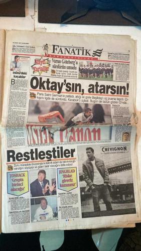 FANATİK SPOR GAZETESİ - TURKISH NEWSPAPER - DOĞUM GÜNÜ HEDİYESİ  - EKSİKSİZ TAM TAKIM GAZETE - 22 EKİM 1997 - SAYI: 702 - ORHAN YILDIRIM - EROL DEMİRKOL - AYKUT AKICI - YEMEN EKŞİOĞLU - VEFA KÜÇÜK - LENART JOHANNSON - ŞENES ERZİK - MEHMET ALİ YILMAZ - HAGİ - BÜLENT KORKMAZ - OKTAY - UCHE - TOSHACK - JINGBLAD - GALATASARAY VE BEŞİKTAŞ ŞAMPİYONLAR LİGİNDE - MÜTHİŞ İTTİFAK - RÜTBELER DEĞİŞİYOR - NEVIO SCALA ESKİ TAKIMINA KARŞI - KÖRFEZ TURA GİDİYOR - S.BÜKREŞ 1-0 BASTIA - UCHE PARREIRA’YI ÖVDÜ - TRABZONSPOR’DA TARAFTAR BÖLÜNDÜ - GALATASARAY’A KAPI GİBİ TAPU - ŞAMPİYONLAR PUAN SAVAŞINDA - POTADA İKİ ÜZÜNTÜ - ASLANSIN KARTALSIN - BEŞİKTAŞ GÖTEBORG - GALATASARAY SPARTA PRAG - GALATASARAY’DA ÜÇ PUAN YEMİNİ - SİFO MEHMET’E ÖZEL ÖNLEM - İNÖNÜ’DEKİ KAÇAKLAR - HAYDİ KARTALLAR - VURUN GÖTEBORG’U - OKTAY’SIN ATARSIN - RESTLEŞTİLER - DARISI 9’A - TOSHACK: GRUPTA BİRİNCİ OLACAĞIZ - JINGBLAD: RİSKE GİRERİZ KAZANIRIZ - GALATASARAY - BEŞİKTAŞ - FENERBAHÇE - TRABZONSPOR - ANKARAGÜCÜ - İSTANBULSPOR - BURS